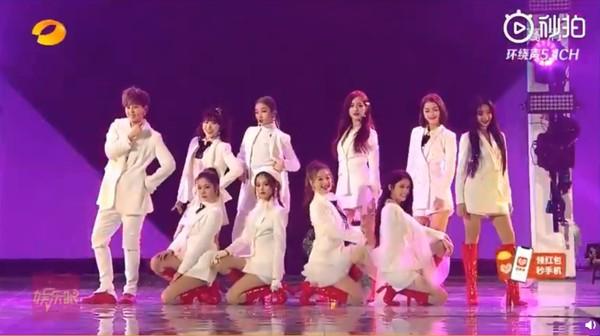 火箭少女跨年表演遭群怼, 杨超越一开口, 网友: 车祸现场