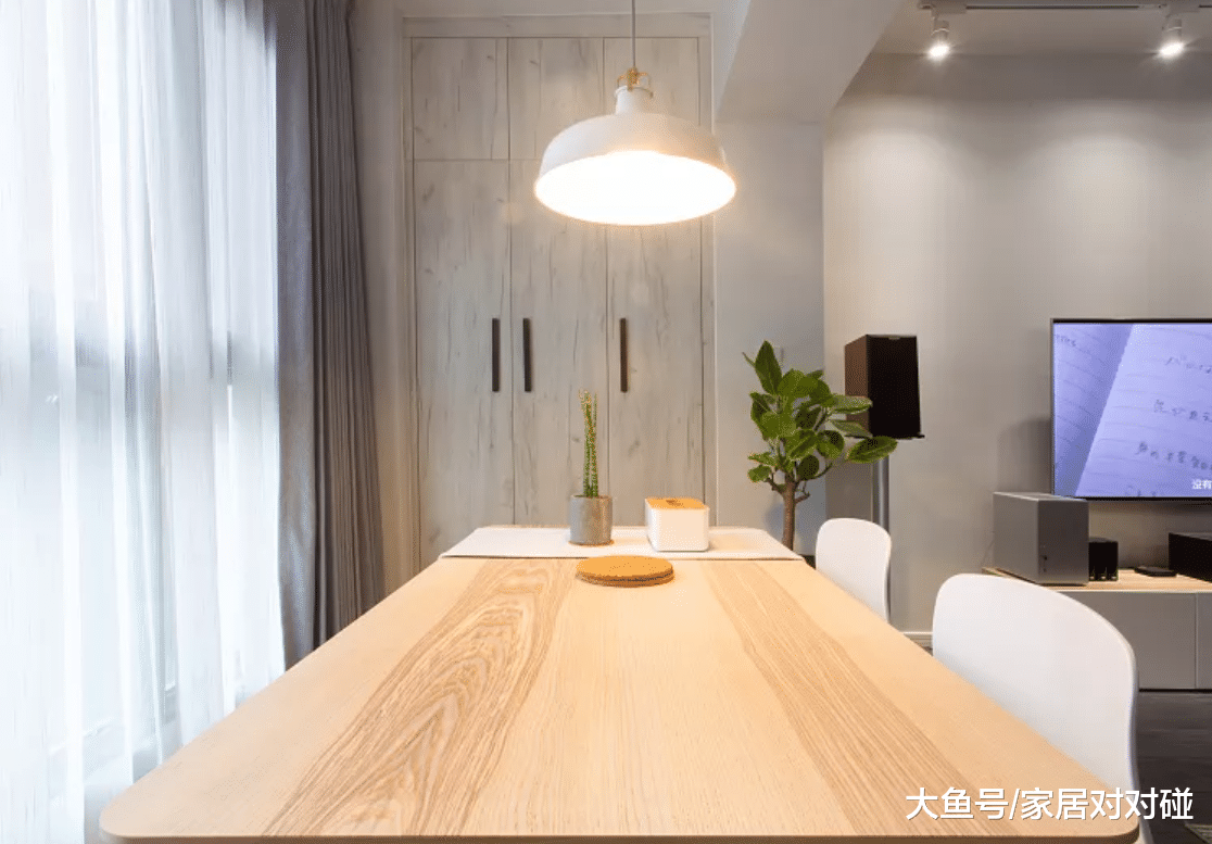 装修时, 老公坚持主卧不买床, 入住一年才知明智! 忍不住晒晒全屋