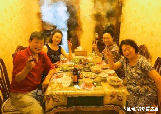 演员车晓现实的豪宅, 衣柜的衣服全是名牌货, 还有一个超大游泳池