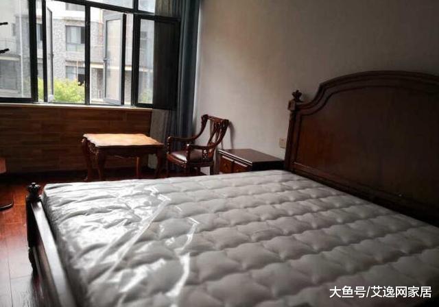 挑空客厅大吊灯花了二万八, 整体装修我也不满意, 60万算是白花了