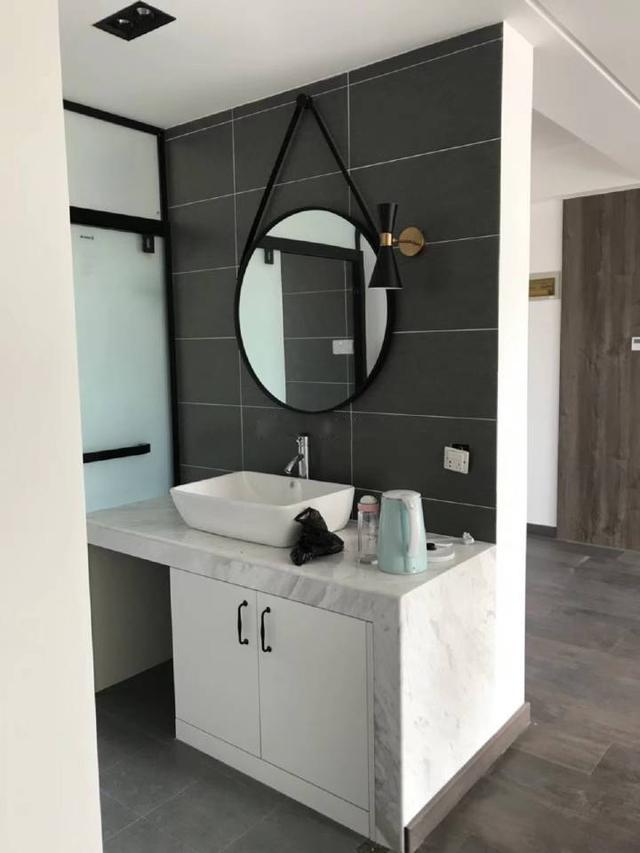 110㎡现代简约新房, 大理石电视墙很漂亮, 透明玻璃淋浴房更大胆