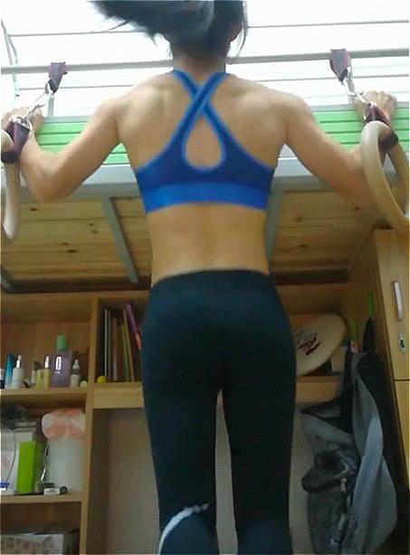 女大学生单身4年, 男生绕着走, 看到背上的肌肉: 自愧不如
