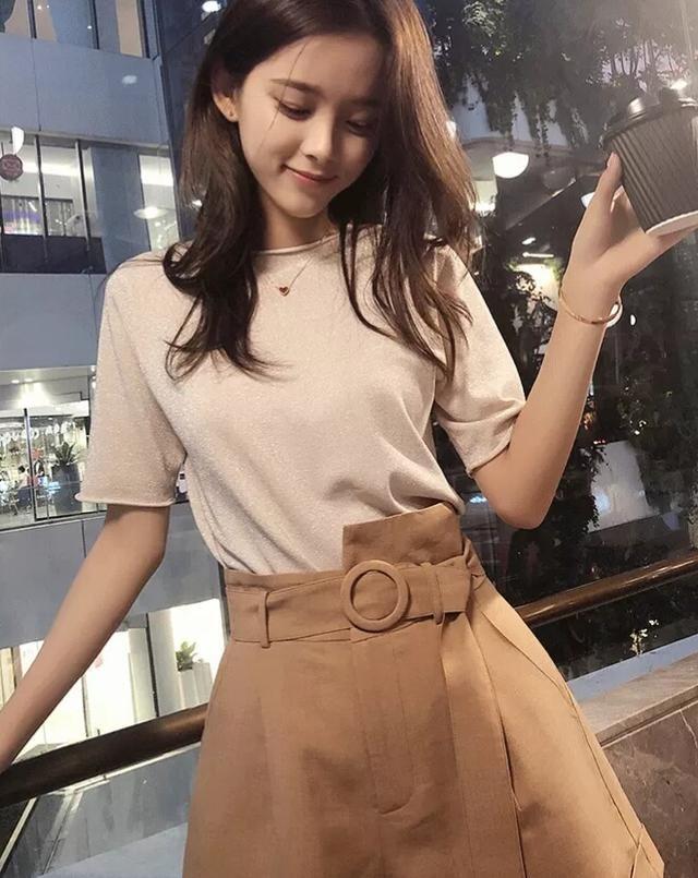 清新靓丽的小姐姐, 婉约动人的身姿, 时髦甜美兼具性感!