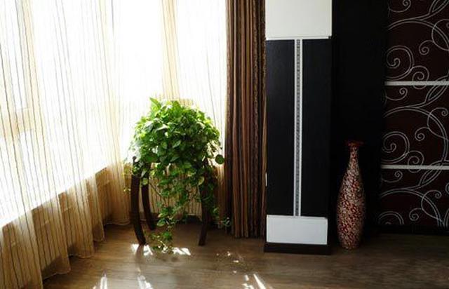 亲戚120平新房装修完 30多米大的客厅 喜欢电视墙的设计