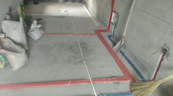 水电装修第三天, 强弱电交接处都没有弄好, 这水电师傅好差