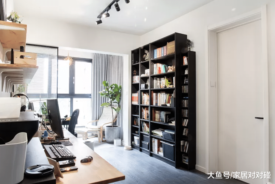 装修时, 老公坚持主卧不买床, 入住一年才知明智! 忍不住晒晒全屋