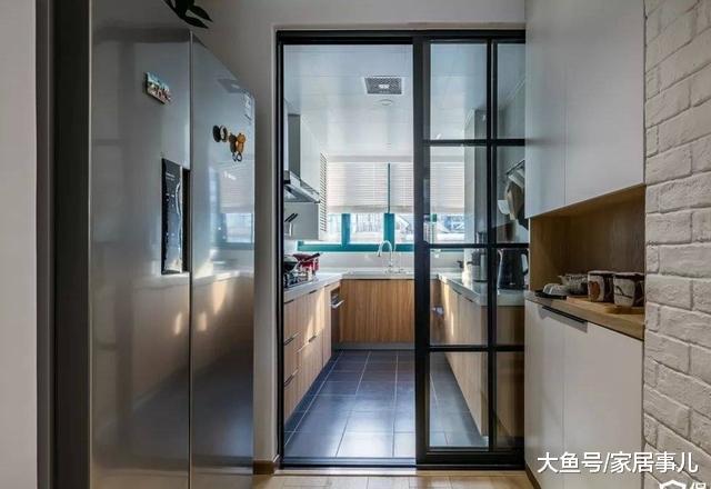 厨房别只知道装推拉门, 如今都盛行装这种替代, 有钱人早就知道了