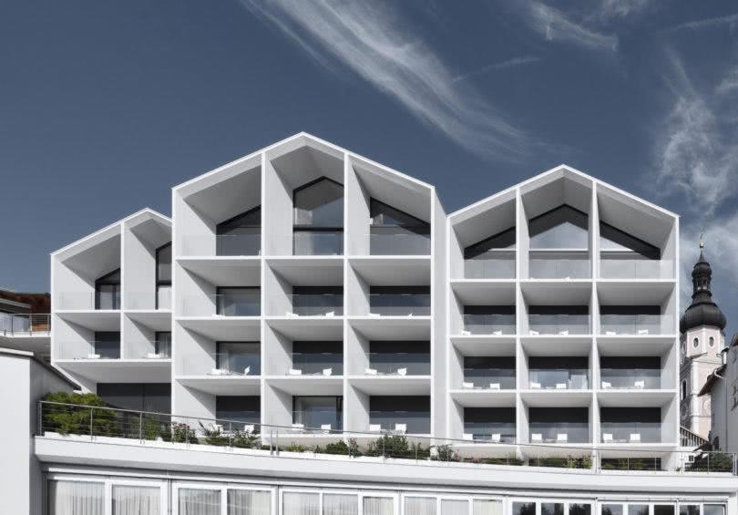 Hotel Schgaguler：極簡主義酒店周圍環繞著多洛米蒂山脈的美景