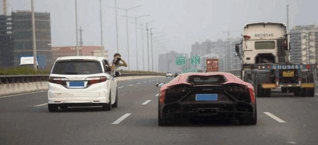 为何开豪车的人从不惧违章？了解真相后，网友：泪水打湿了键盘