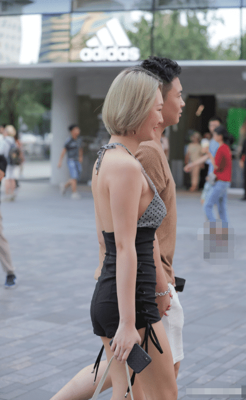 摄影：姐弟恋？看来小伙子还是很幸福的！