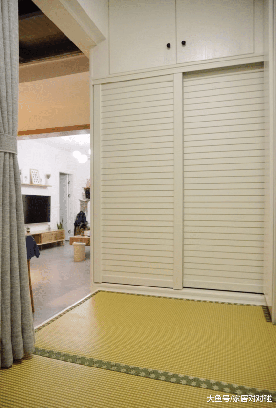 69㎡小宅, 打通沙发墙实用极了! 阳光房改餐厅把人迷住, 晒晒全屋