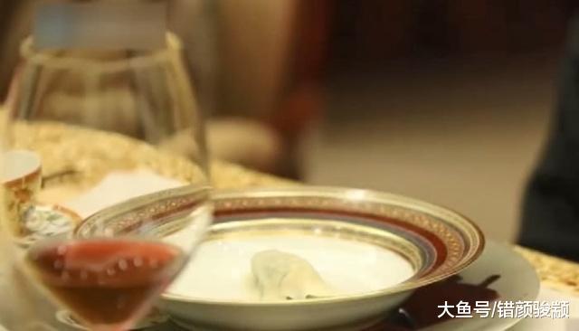 魯豫去賭王四太家吃飯，傭人端上一盤餃子，網友傻眼：豪門真講究