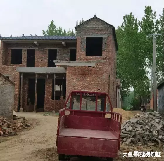 河南网友10万建两层小楼，楼面楼梯用预制板，这样省钱合理吗？