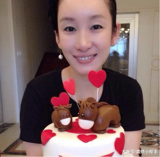 秦海璐现实的豪宅，高跟鞋买得太多了，连鞋柜都摆不下