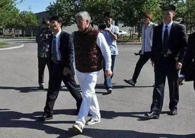 赵本山的“势力”不容小觑, 这张合影暴露出他的背景