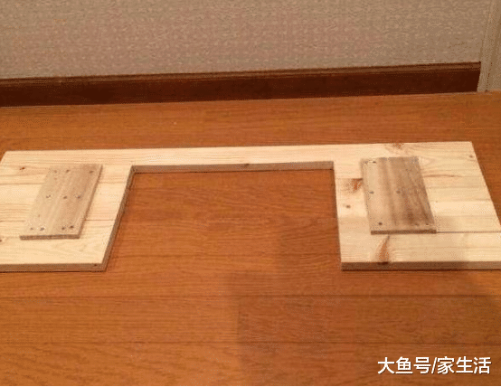 马桶水箱露出来很难看，师傅用木板做个置物柜，小区群都炸开锅了