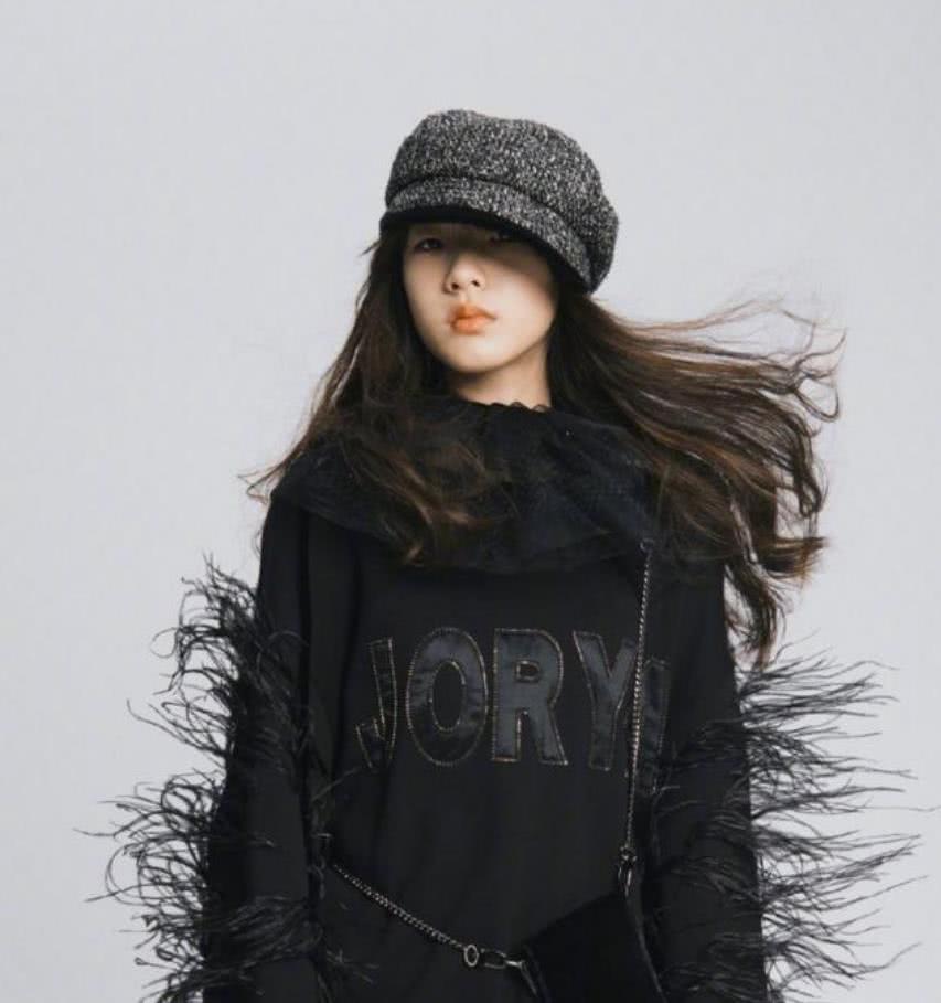 看清她的长相,才知道啥叫名媛高级脸