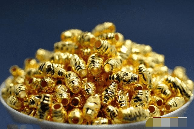 #黄金价格#100万放在支付宝中, 一天能拿到多少钱? 网友: 躺着都比我挣得多