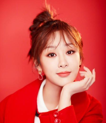 张艺兴演唱会众星现身，王一博带滑板，欧阳娜娜劲舞，连杨紫也在