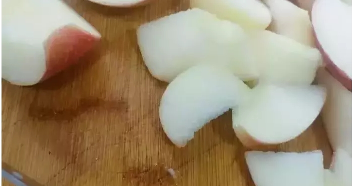 早上空腹吃几口“它”，排出隔夜黑臭宿便，口臭消失，大肚子平了