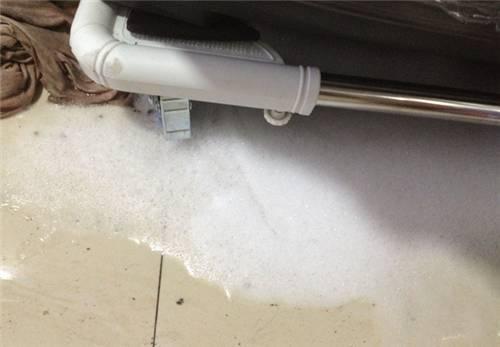 為什么洗衣機排水管不能直插地漏？一問老師傅，后悔現在才知道