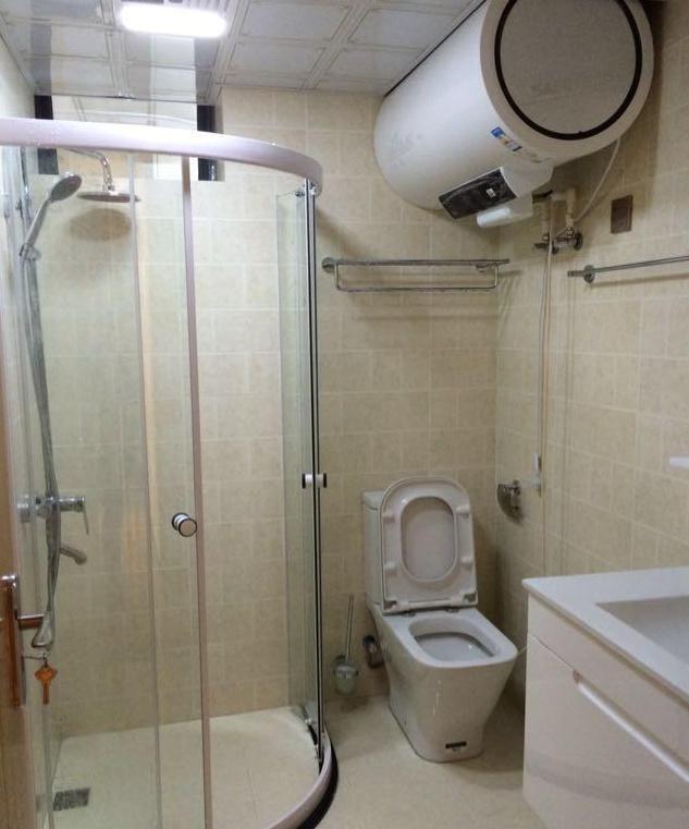 3個月硬裝完工，老公堅持只刷白墻不吊頂，朋友都夸簡單實用