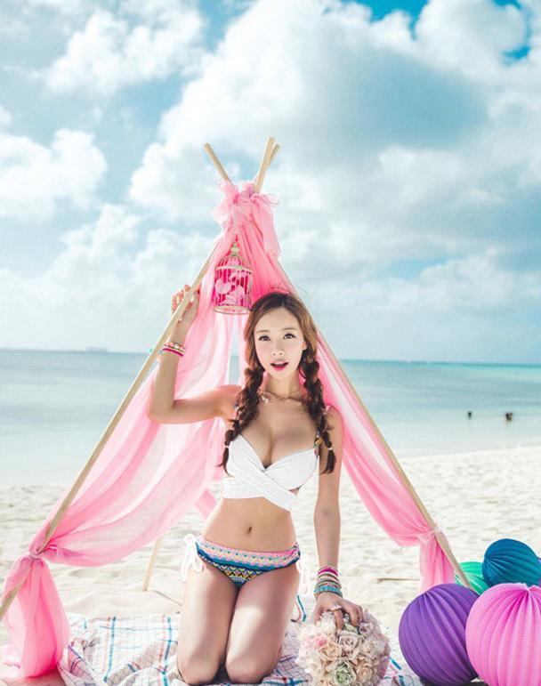 魅力独特的比基尼泳衣美女, 穿出青春靓丽, 休闲又不失潮流!