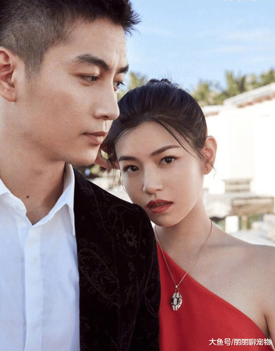 陈晓送梦游娃娃给妻子，陈妍希晒照分享，谁料二人的合照真抢镜！