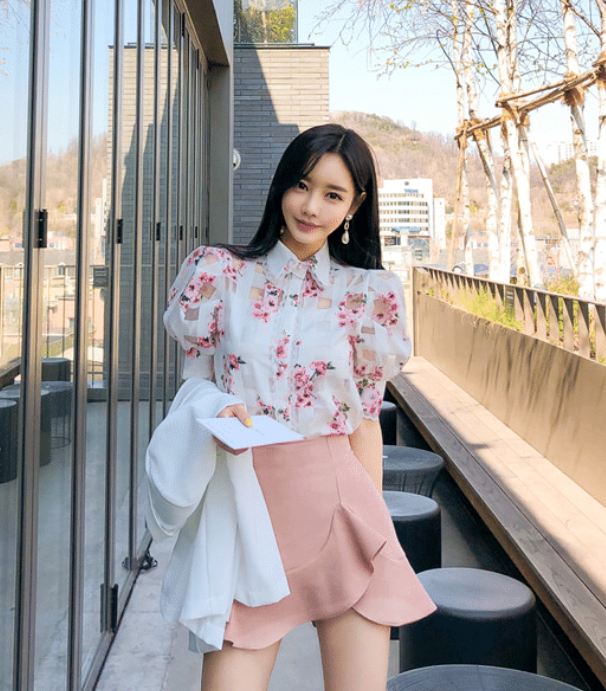 这样的美女秘书，一个月工资得多少？