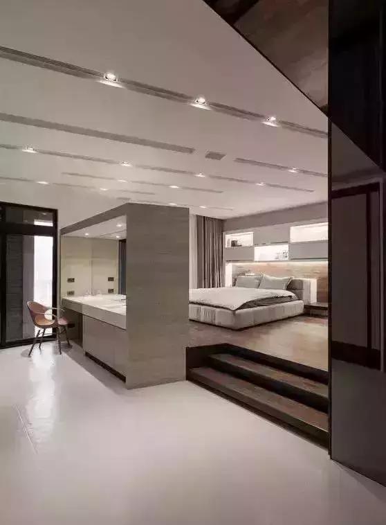 现如今地台卧室设计悄然流行开来，榻榻米已经落伍啦