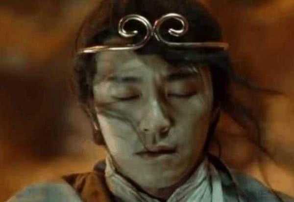 周星驰在香港的地位，华夫人郑佩佩曾透露，其实圈中人都看不起他