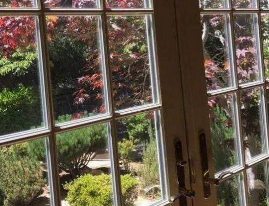 晒晒刘晓庆住的豪宅，一个人也吃这么丰富的饭菜，生活质量太好了