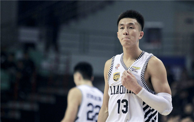 阿不都沙拉木一举动暖心，辽宁男篮加油，郭艾伦不哭