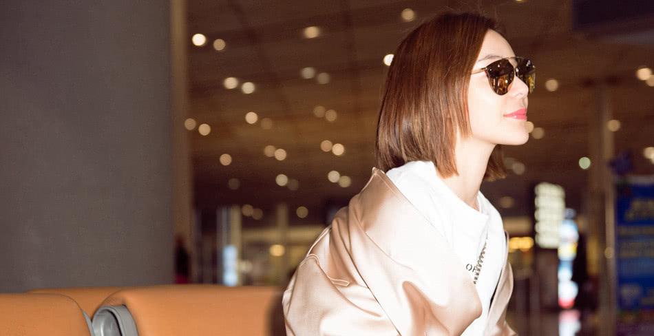 美丽冻人，袁姗姗不畏严寒将美腿秀到底