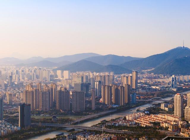 楼市遇冷，高房价的副作用正在显现，房价下跌趋势已经形成