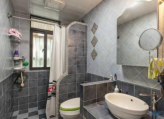 卫生间万万不要做挡水条了，如今都流行用它替代，既防水又实用