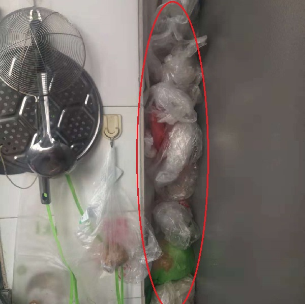 廚房用不完的塑料袋別塞廚房了，學學有錢人這樣布置，整齊又利落