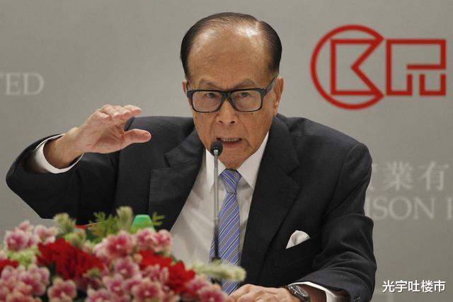 李嘉诚又回来了，超人的地产投资逻辑你看懂了吗？