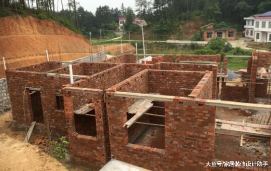 砸50万回村自建两层小别墅，完工后十里八乡的乡亲们都赞不绝口