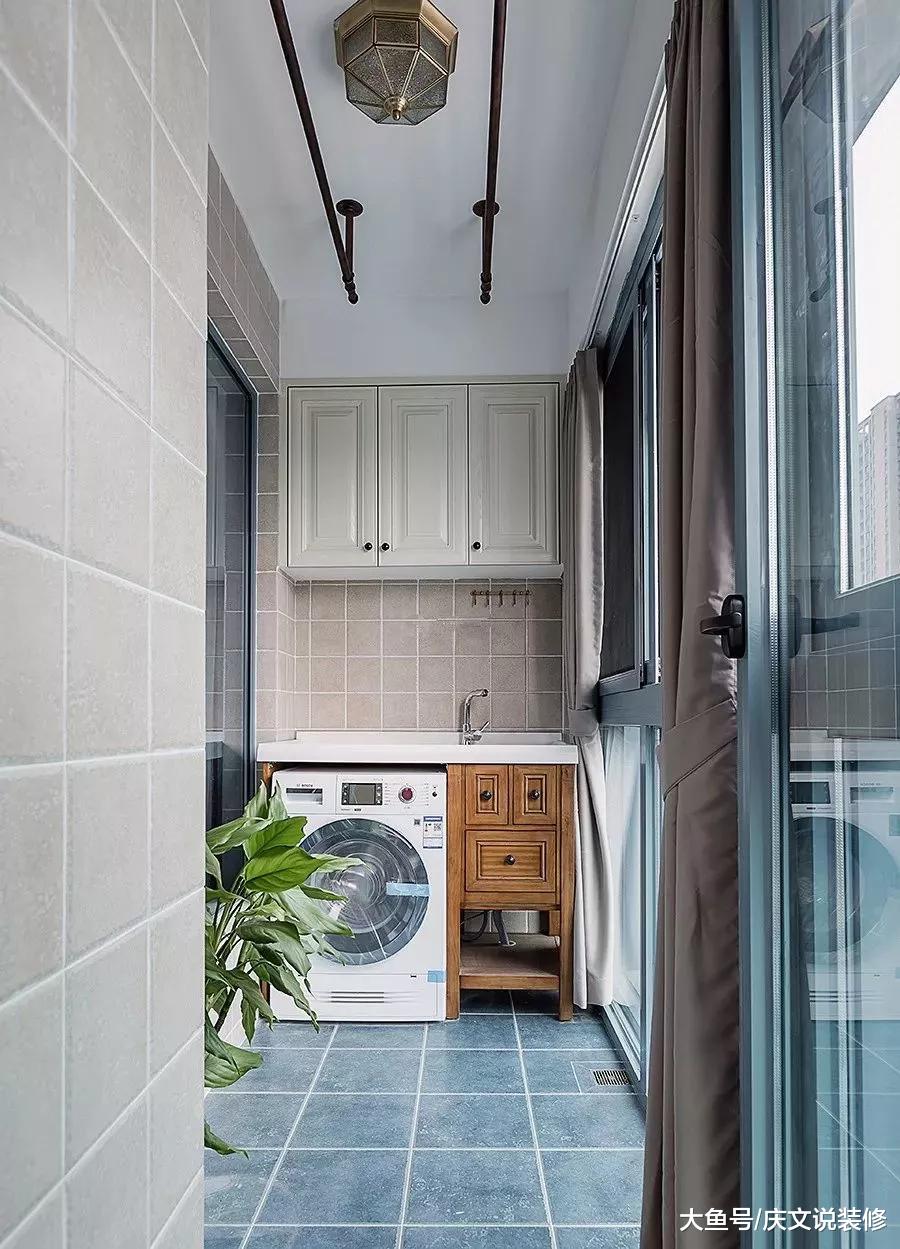 阳台地面铺什么好看？选择对了让不大的阳台瞬间惊艳！