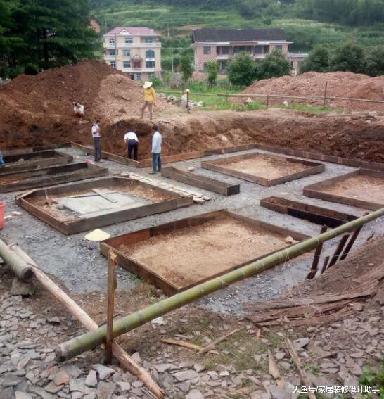 两兄弟狂砸72万合建800平三层洋房，邻居感叹养儿子有出息真好