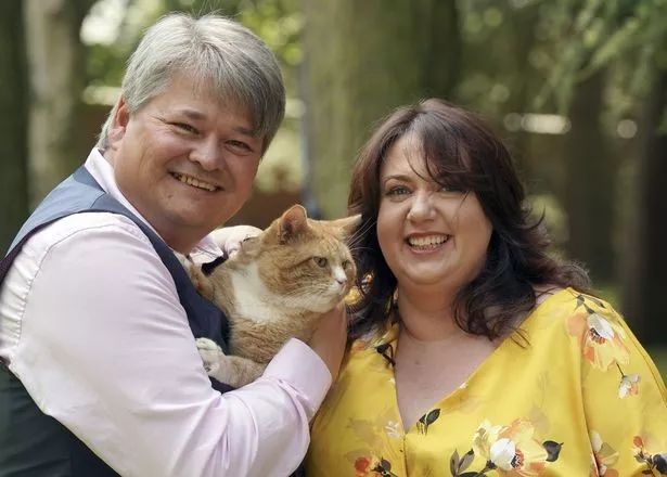 男子去给橘猫买罐头，结果中了100万英镑彩票大奖，真正的招财猫！