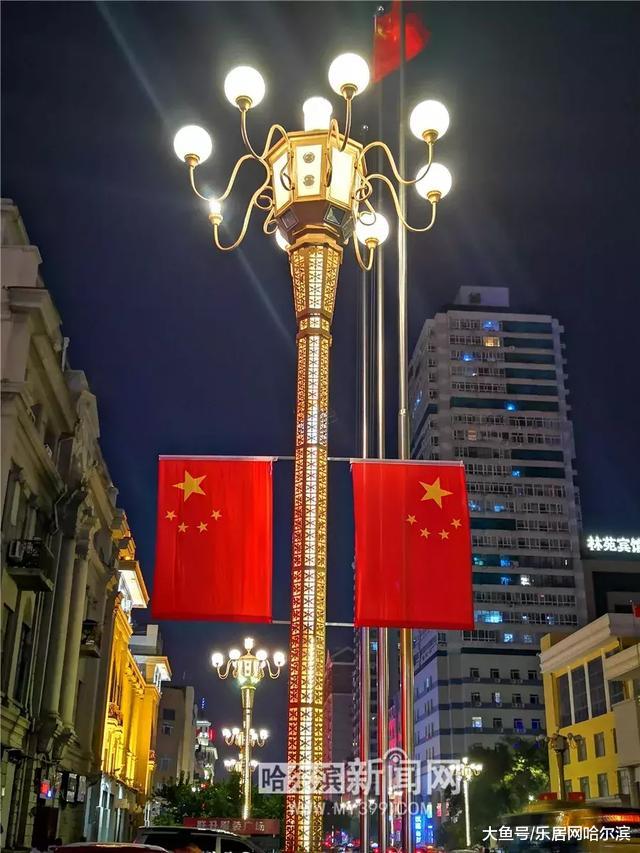 昨晚一高兴，中央大街又满了！20万人！还有一个网红打卡处人更多