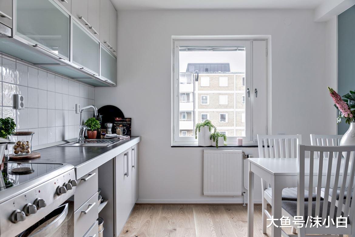 晒我北京57平小户型, 阳台贴“孔砖”, 玄关收纳架上墙! 太聪明了