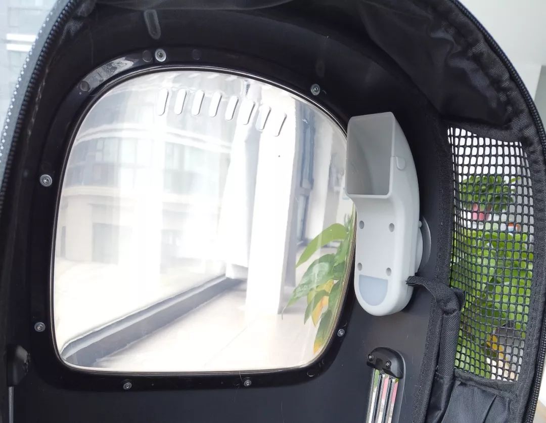 评测|小佩新出的新风太空舱猫包，可以避免闷死猫吗？