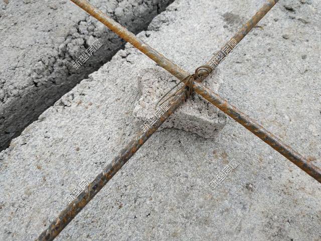 你家建房这个都不设置? 钢筋放再多都没用, 农村包工头都视而不见