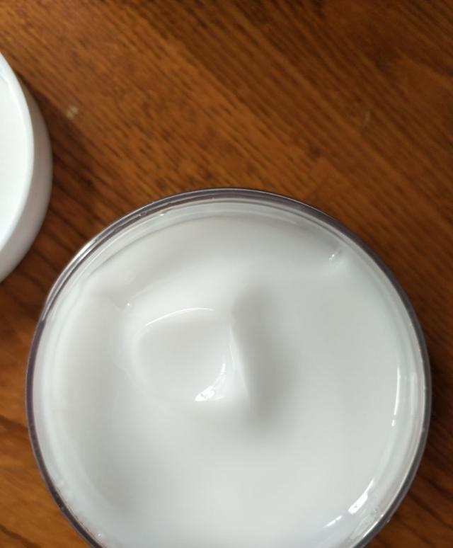 有一种“整容级”神仙膏, 只需5次白的像牛奶, 堪称“国货之光”