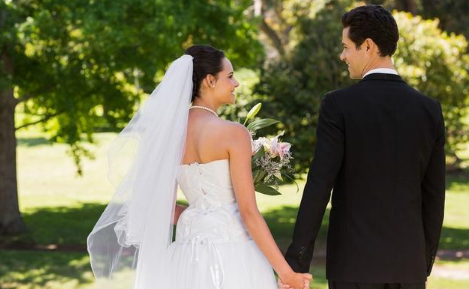 买不起房还要结婚吗？到底婚姻是座围城，还是这三居室是围城？