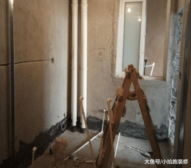 卫生间还能做隔墙？且还要收400块一平工费，业主当场让拆掉