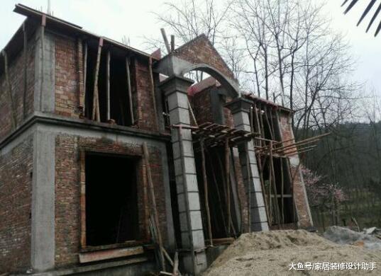 为面子建7米高的中空大客厅被吐槽一是费钱、二是怪里怪气不好看